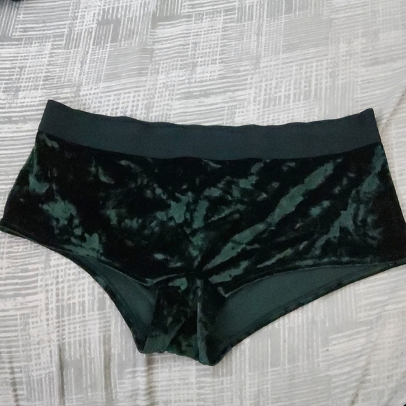 Panties - Picture 4 of 7